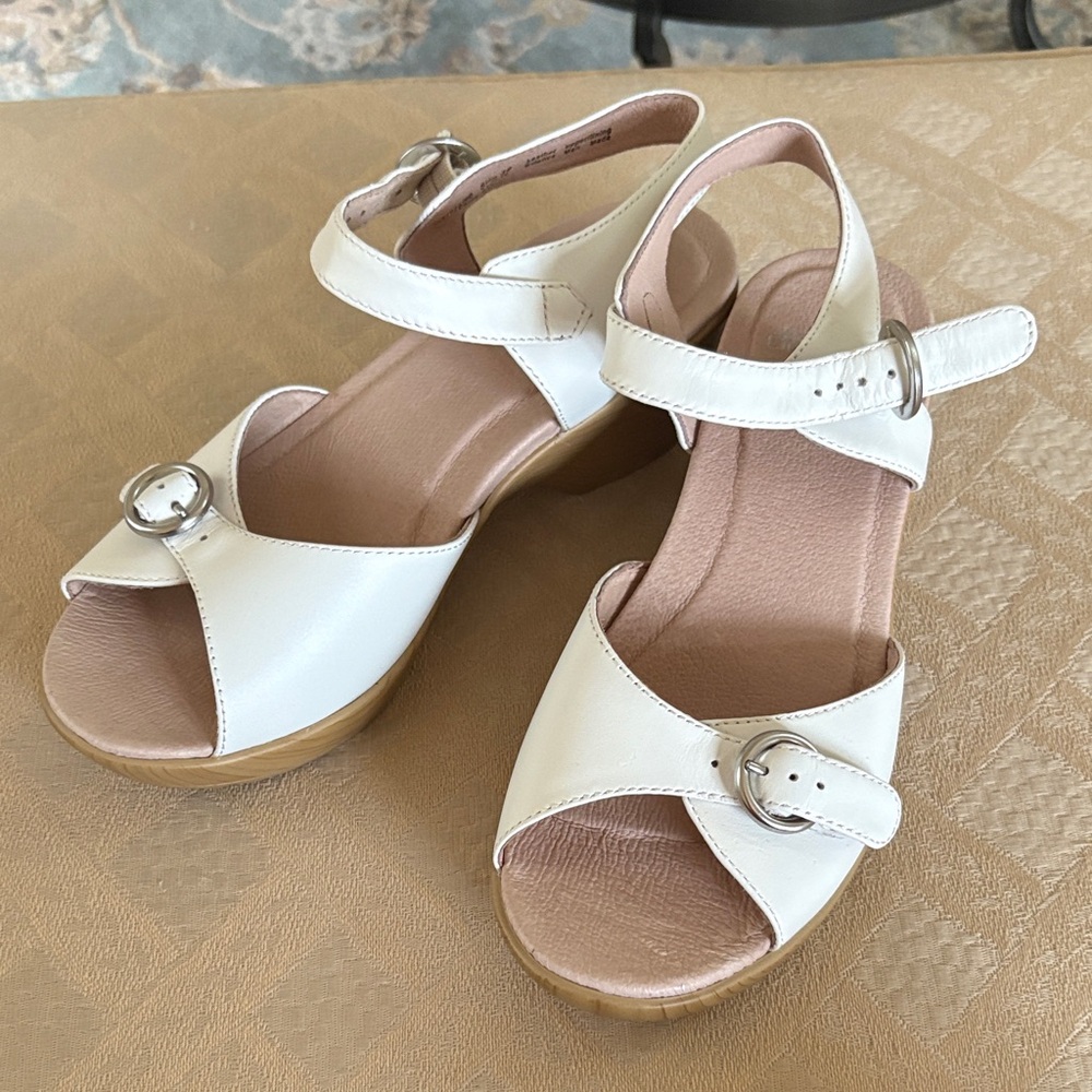 NWOT Dansko white sandal, size 38 (7.5-8)